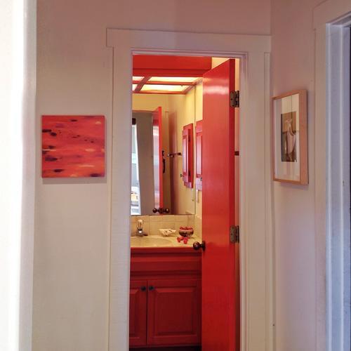 千万别让卧室门正对卫生间门