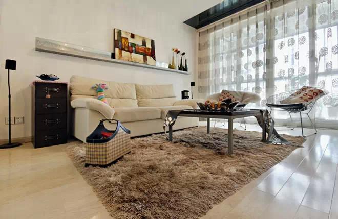 98平现代简约风格装修，阳台采用防腐木铺设，实在太温馨了！