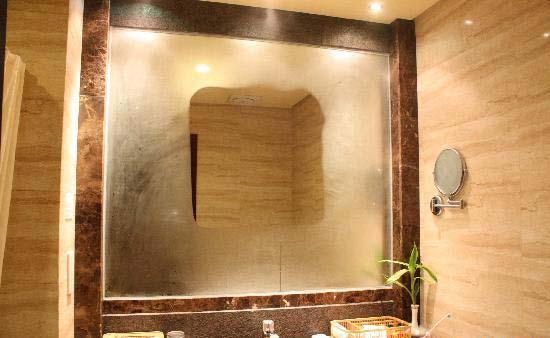 卫生间镜子容易模糊怎么办?卫生间镜子的清洁保养方法!