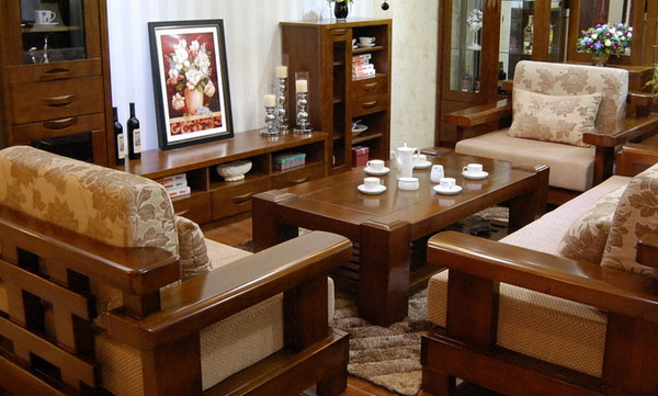 购买实木家具要留意，以免贪小便宜吃大亏！