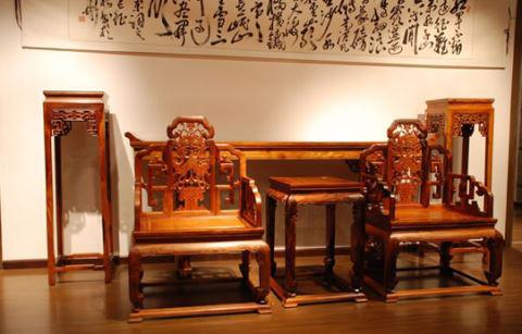 高价买的黄花梨家具开裂了?黄花梨家具保养方法请收藏!