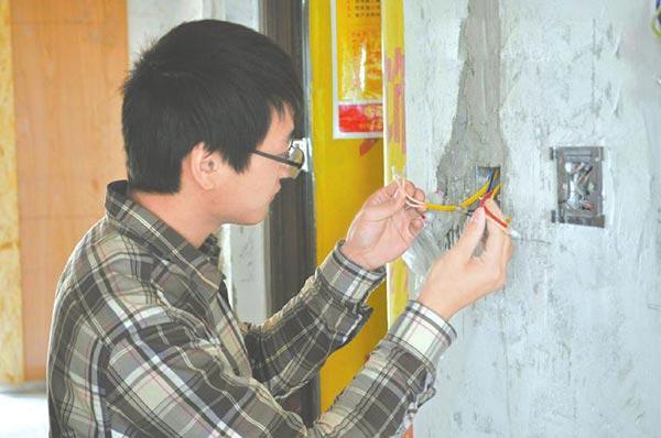 家庭装修中，每道工程结束验收合格后再开始后面的工程！