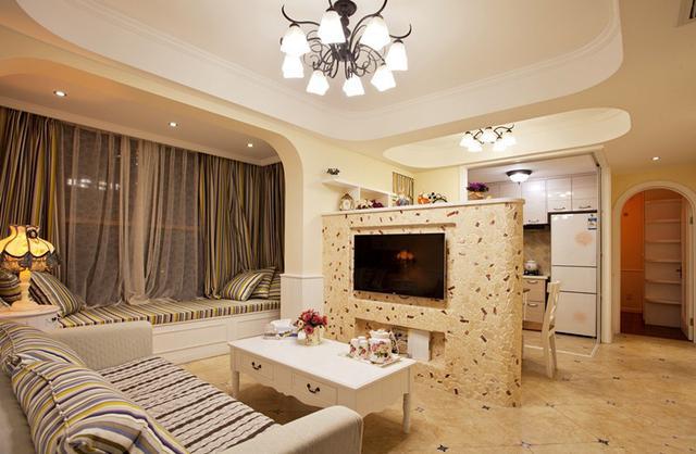 家庭装修色彩搭配这样做属于地中海风格吗?电视背景墙很个性!