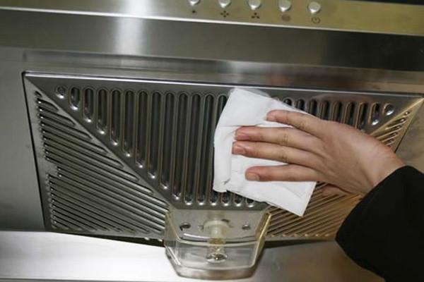 抽油烟机清洁油污的好方法,轻松方便特别管用!