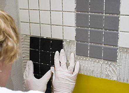 贴瓷砖到底用水泥好还是瓷砖胶好?瓷砖胶优点解读!