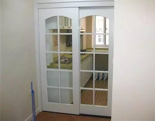 卫生间为什么要装铝合金门?铝合金门的特点!