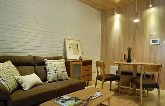 68平两房现代风格装修，全屋的原木装饰被朋友们狂赞！