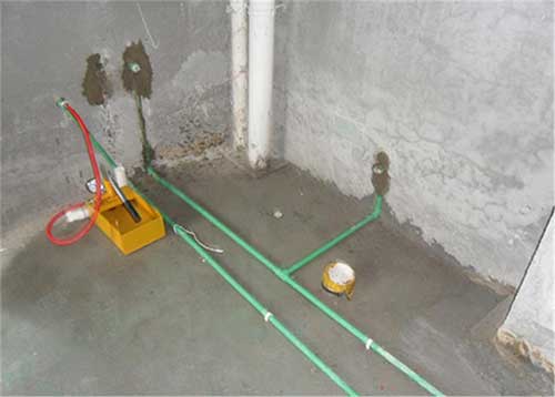 家庭装修水电改造别大意，老师傅告诉你水管走顶、走地还是走墙？