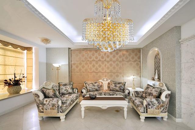 客厅装水晶灯好还是吸顶灯好?水晶灯与吸顶灯优缺点对比!