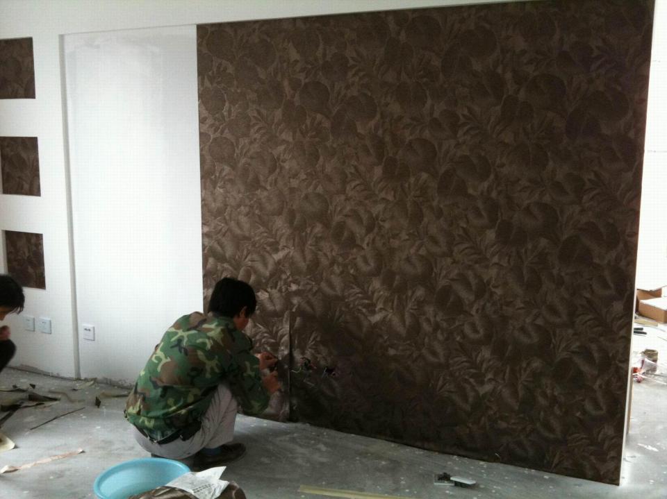 铺贴墙纸的要领与注意事项，自己动手不求人，再也不用花钱请人了！