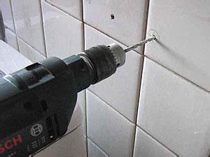 瓷砖有裂缝如何修补?瓷砖打眼的技巧,防止瓷砖开裂!