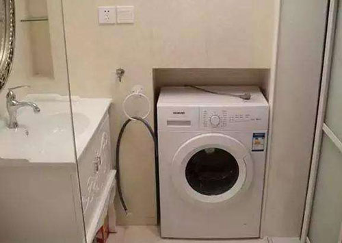 洗衣机到底应该放阳台?还是卫生间?没什么好纠结的!