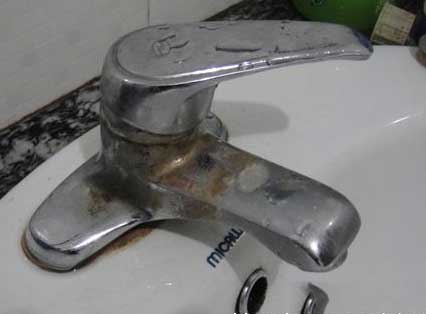 水龙头残留水渍不再烦心,水龙头清洁保养小妙招!