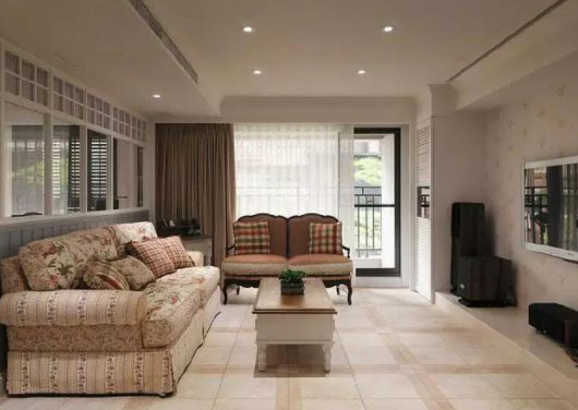 美式田园风格装修案例，墙面半人高的墙裙设计很少见！