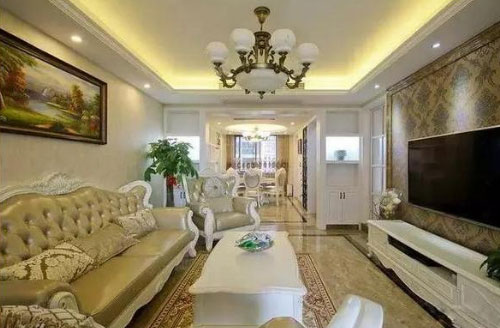 县城的房子欧式风格装修很奢华,亲戚朋友都很羡慕!