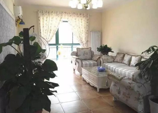 混搭不是随意搭,电视背景墙绿色隔断墙真让人受不了!