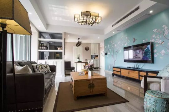 同事家的装修风格独特,最喜欢的是蓝色电视背景墙!