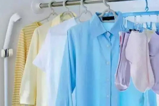 刚买回来新衣服上的异味如何祛除？
