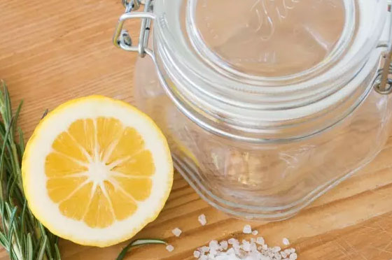 地板拖不干净?下次拖地板加点它吧,不落灰还超省力!