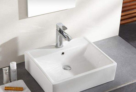 毛巾、牙刷、剃须刀及马桶的清洁技巧,没有什么是酒精解决不了的!