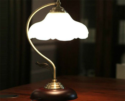 床头装台灯好还是壁灯好?选购床头灯需要掌握的注意事项!