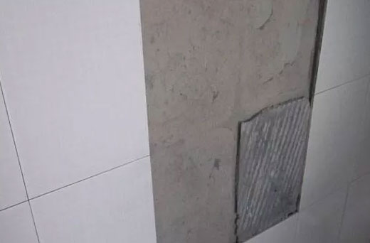 墙面瓷砖空鼓脱落原因有哪些?贴墙砖选瓷砖胶还是水泥沙浆?