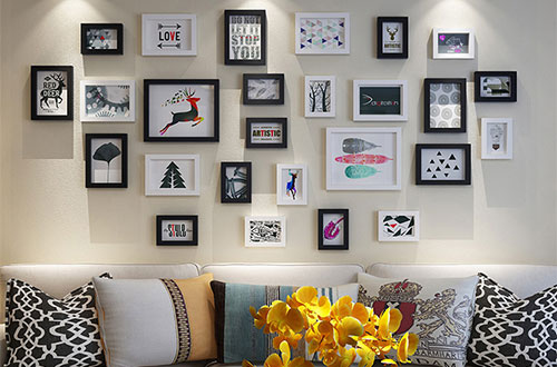 照片墙怎样装饰更好看？实用的照片墙布置技巧，看完回家试试吧！