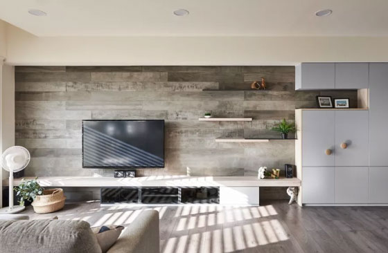 用木板装饰客厅电视背景墙，这样的设计才是真正有品位的文艺范！