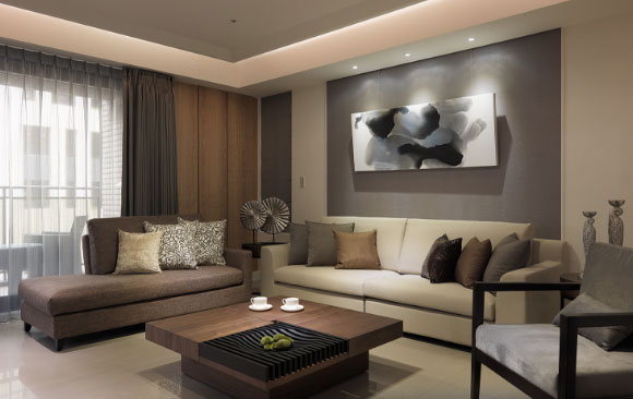 客厅用矮柜做隔断真实用,木地板装饰的床头背景墙更漂亮!