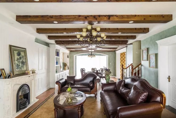 美式乡村风格别墅装修很复古,实木吊顶加仿古瓷砖,漂亮极了!