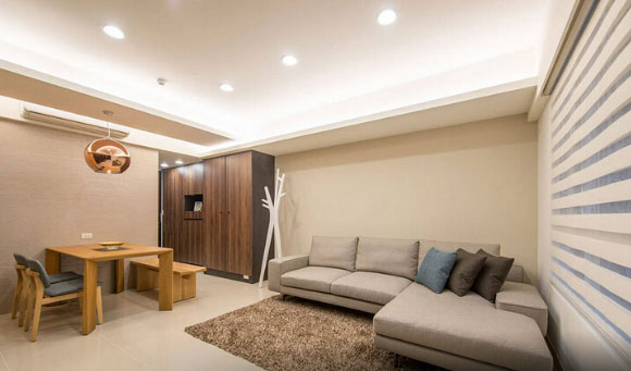 如此简洁的装修却让人感觉很大气,棕色木板电视背景墙真漂亮!