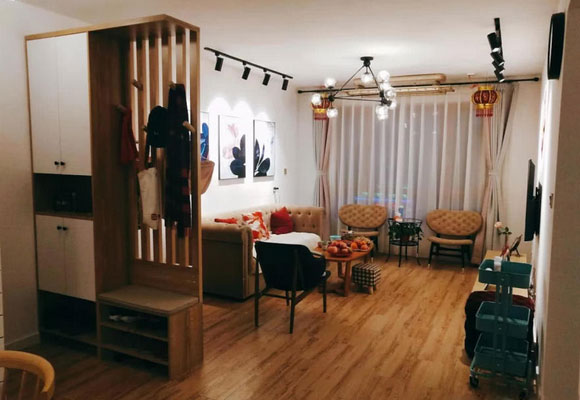 没吊顶墙面刷白很耐看,厨房装酒柜见过吗?太明智,全屋真温馨!