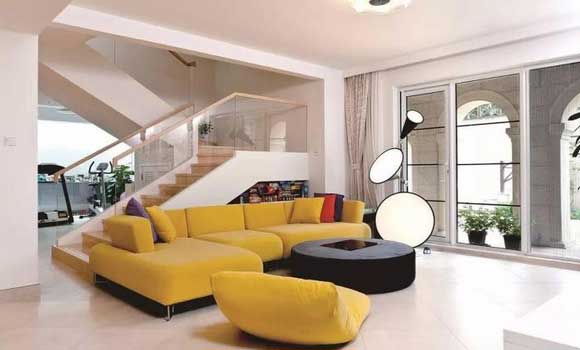 效果很不错的玻璃扶手楼梯装修,美观大方还很高级,喜欢吗?