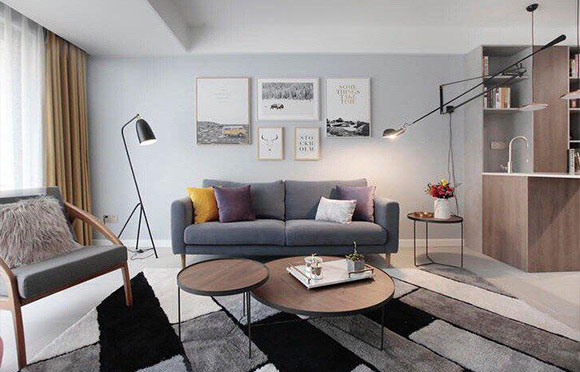 设计简洁却格调高雅，沙发旁的吧台上居然装了水龙头，真少见！