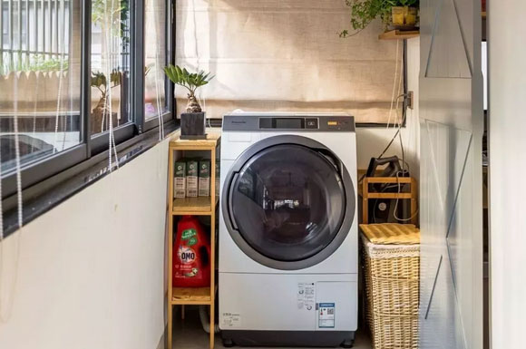 洗衣机放阳台,装修这样做美观又实用,空间利用更完美!