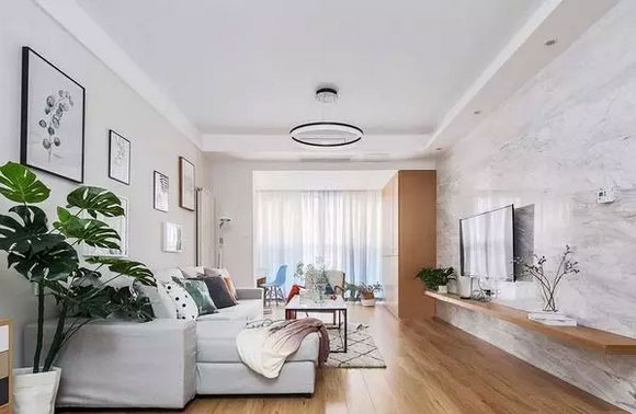 如果你家也是小户型空间,客厅电视柜挂上墙吧,特别省地方!