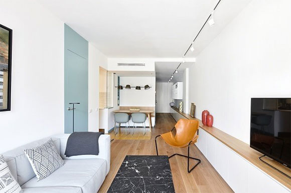 80㎡淡雅白色空间很干净,挂墙电视柜从门口通到阳台真少见!