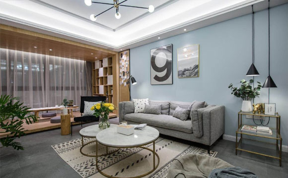 阳台地面抬高2公分,多出一间房,实木餐桌茶几造型真漂亮!