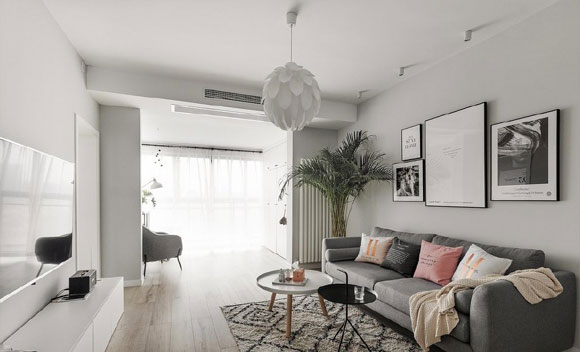 清爽的简洁空间，奶白色设计很梦幻，打通阳台装衣柜更实用！