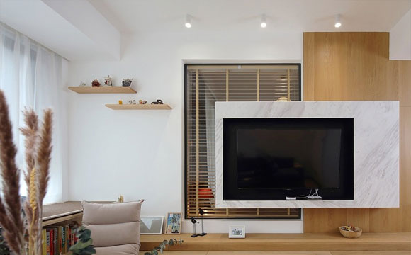 现代风格复式装修，电视背景墙真好看，大大的露天阳台令人羡慕！