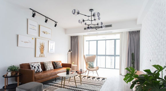 墙面刷大白没有吊顶,装修简洁的复式空间,慵懒舒适很惬意!