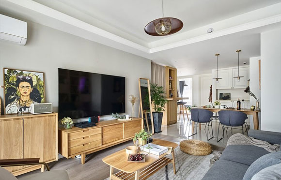 简洁温暖的日式风格装修,沙发墙装书柜,衣柜不装门,真心实用!