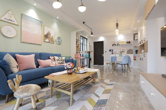 色彩斑斓的北欧风装修,吧台当隔断,定制转角餐边柜真聪明!