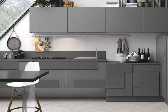 厨房配灰色橱柜好不好看？高级灰厨房装修设计，上档次才能有面子！