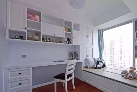 书房面积小装修这样做,定制榻榻米加书桌书柜,真是太聪明了!