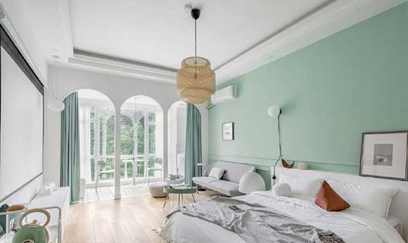 嫩绿色设计的单身公寓装修，独居生活不将就，异域风情很有特色！