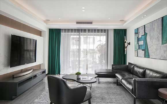 现代风格装修的大户型空间，绿色窗帘黑色沙发真大气，太高级了！