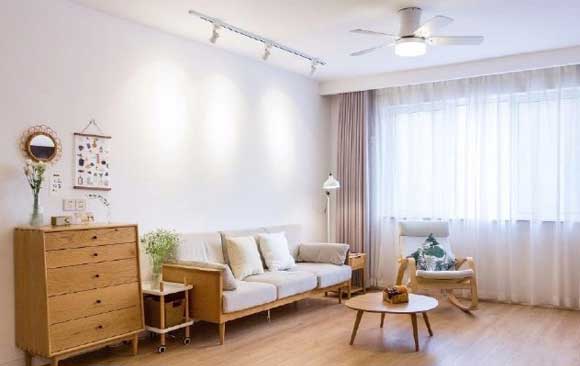 128㎡简约风格装修，原木色设计温馨自然，入户鞋柜当隔墙，真明智