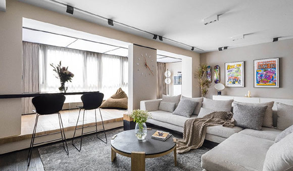 装修不用太豪华,阳台地面抬高装储物柜,吧台当隔断美观又实用!