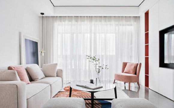 家庭装修要懂得变通,学她家这样装,定制电视柜让客厅更大更实用!